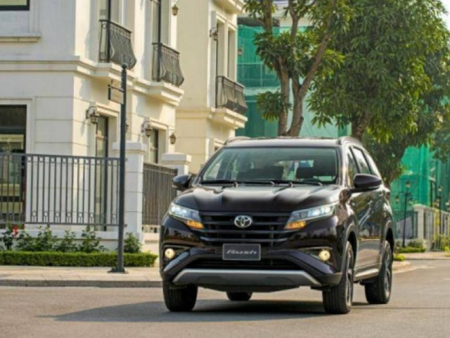 Sau khi giảm giá niêm yết, lăn bánh Toyota Rush còn bao nhiêu?