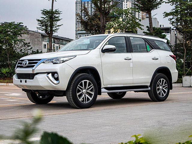 Toyota Fortuner đời 2019 ”xả kho” giảm giá tới 200 triệu đồng