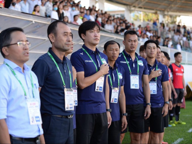 Bầu Đức chơi lạ!