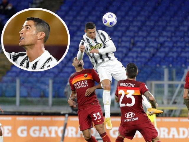Không tưởng Ronaldo: Lại bật nhảy như ”siêu nhân” ghi bàn cứu Juventus