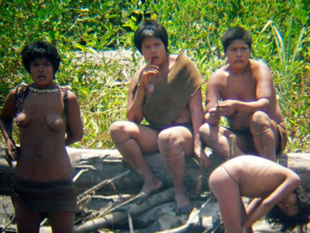 Bí ẩn về những bộ lạc khó tiếp cận nhất trên thế giới