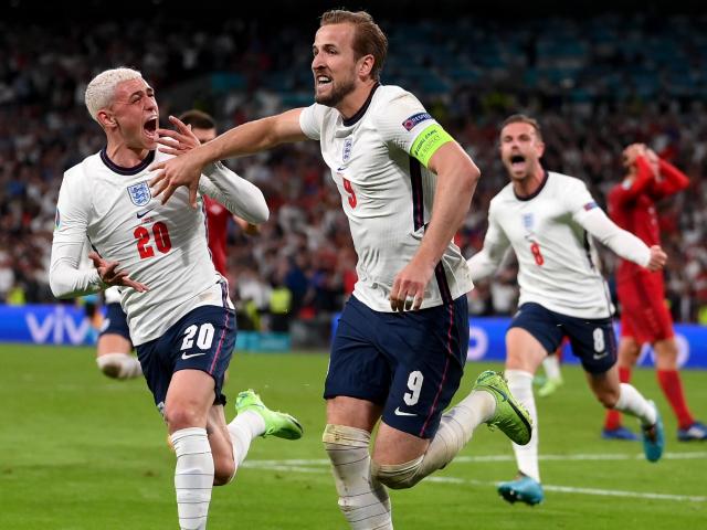 ĐT Anh vượt khó vào chung kết EURO: Harry Kane và ”Tam Sư” đón mưa kỷ lục