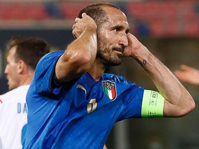 Thủ quân Italia ”cà khịa” ĐT Anh trước chung kết EURO, tố UEFA ưu ái đối thủ