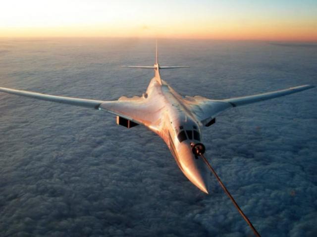 Máy bay ném bom ”mạnh nhất lịch sử” của Nga phô diễn sức mạnh trên bầu trời