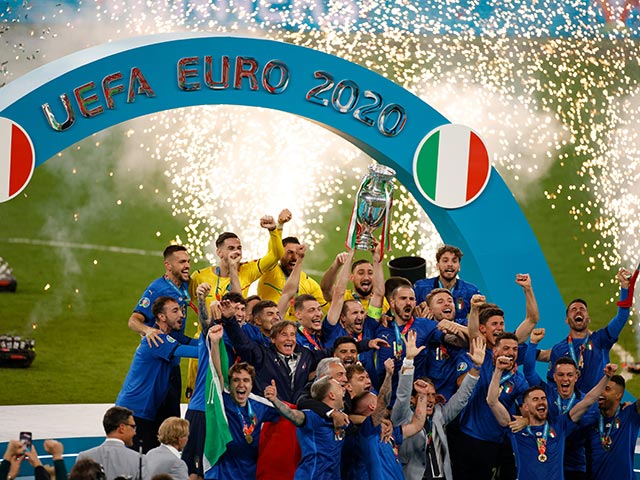 Trực tiếp tân vương Italia về nước với cúp vô địch EURO 2020: Phủ Tổng thống chào đón những người hùng