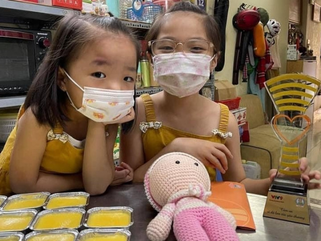 Cô bé lớp ba làm bánh flan gây quỹ vắc-xin phòng dịch Covid-19