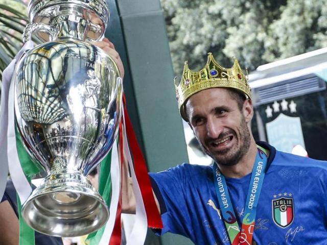 Ngã ngửa Italia vô địch EURO: Chiellini ”đọc thần chú” khiến ĐT Anh thua luân lưu