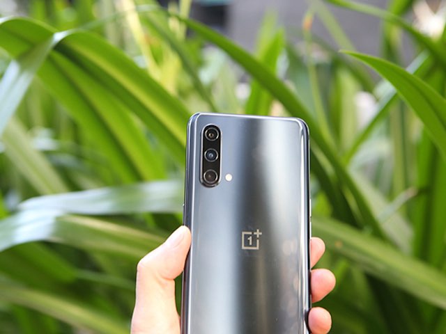 Trên tay OnePlus Nord CE 5G, giá từ 8,99 triệu đồng