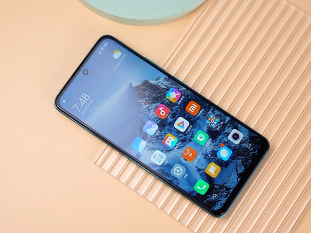 Vừa đánh bại Apple, Xiaomi đã muốn hạ bệ Samsung