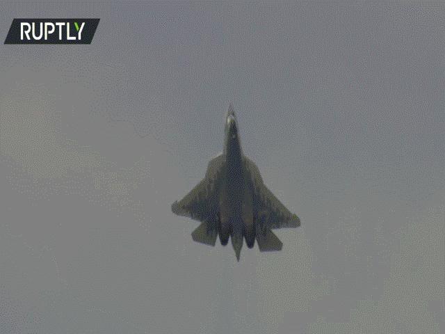 Video: Tiêm kích tàng hình Su-57 Nga phô diễn tuyệt kỹ đứng yên giữa trời