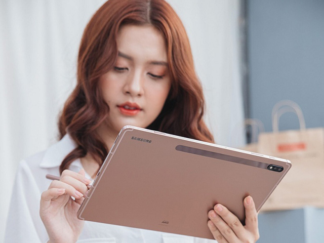 Galaxy Tab S8 Ultra sẽ có màn hình kỷ lục, pin ”trâu” hơn iPad Pro