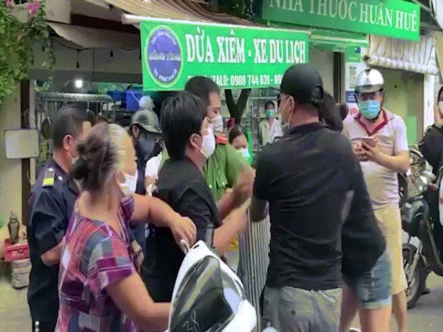 Hà Nội: Không có phiếu vào chợ, hai vợ chồng chống đối, gây rối tại chốt kiểm soát dịch