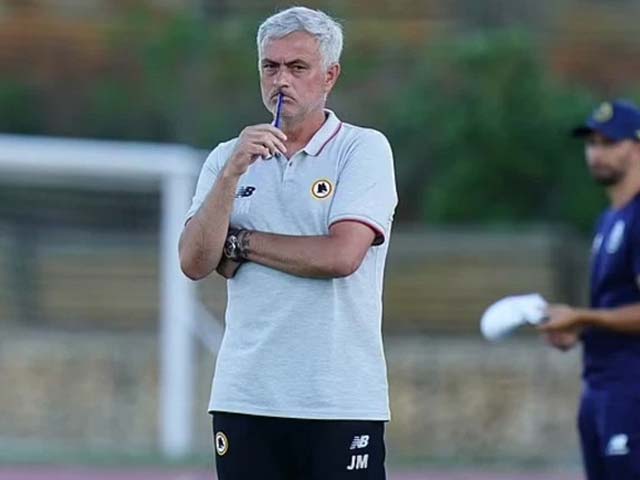 ”Đồ tể” Pepe và Mkhitaryan đánh nhau, HLV Mourinho có trị loạn được ko?