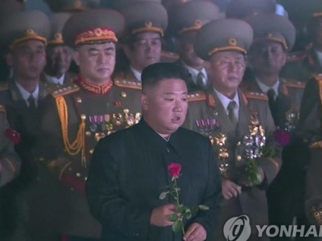 Báo phương Tây đồn ông Kim Jong-un tiếp tục giảm cân vì ‘gầy đi trông thấy’