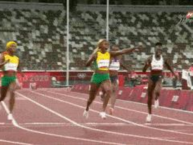 Nữ VĐV Jamaica vừa chạy vừa hét lớn vì phá kỷ lục Olympic tồn tại 33 năm