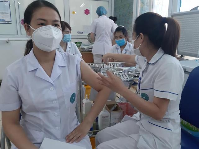Gần 1, 2 triệu liều vắc-xin COVID-19 từ cơ chế COVAX về đến Việt Nam