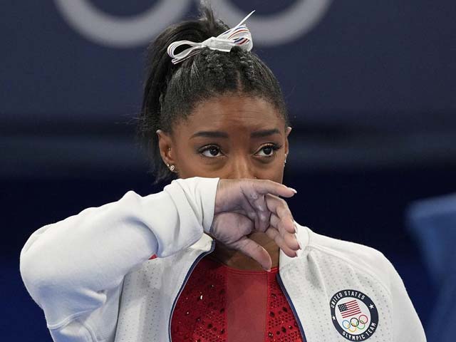 Tin nóng Olympic tối 2/8: Huyền thoại Simone Biles tiếp tục bỏ thi