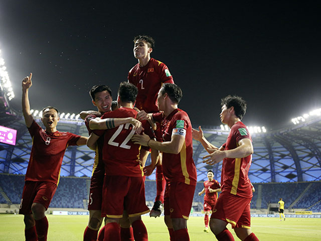 ĐT Việt Nam hội quân đua vé World Cup, thầy Park đau đầu tìm “quân xanh”