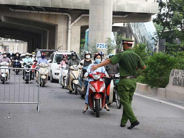 Hà Nội: 1 ngày phạt hơn 1.000 trường hợp vi phạm quy định giãn cách xã hội, phòng chống dịch COVID-19