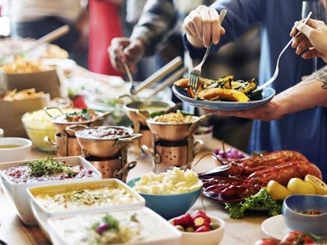 Loạt bí mật trong các nhà hàng buffet được tiết lộ, nhiều người phải ”giật mình” kinh ngạc