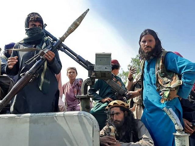 Taliban tuyên bố chiếm phủ tổng thống Afghanistan, yêu cầu quân đội chính phủ đầu hàng