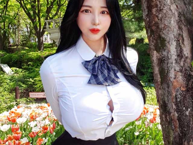 Đồng phục nữ sinh Hàn Quốc bị chỉ trích vì kích cỡ không phù hợp