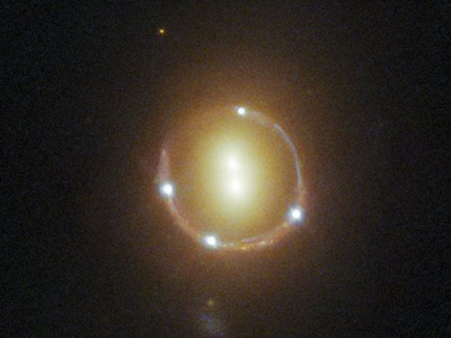 NASA/ESA chụp được 2 ”quái vật vũ trụ” bẻ cong không - thời gian