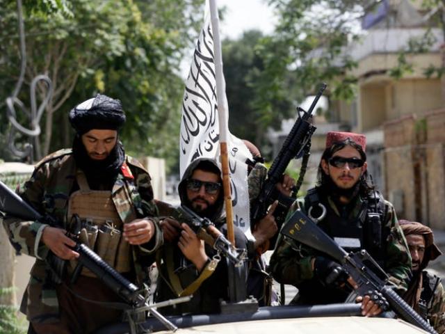 Taliban tái chiếm 3 khu vực, ra tối hậu thư cho quân đội Afghanistan