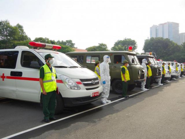 Cận cảnh đội hình xe cứu thương Bộ Quốc phòng điều động đến TP HCM tham gia chống dịch Covid-19