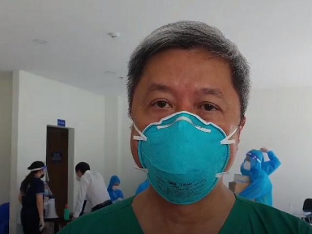 Thứ trưởng Bộ Y tế Nguyễn Trường Sơn hướng dẫn test nhanh COVID-19 tại nhà