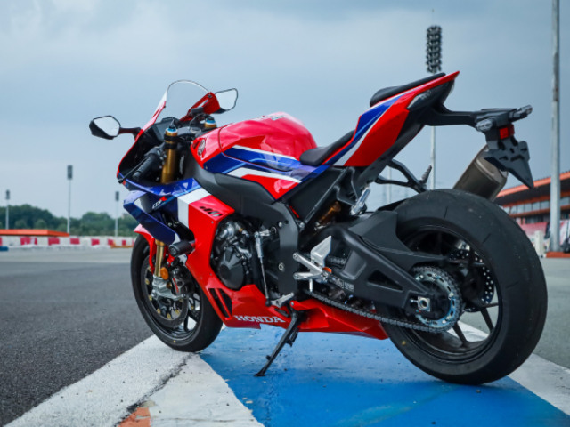 Soi Honda CBR1000RR-R Fireblade và Fireblade SP mới, giá tiền tỷ ở Việt Nam