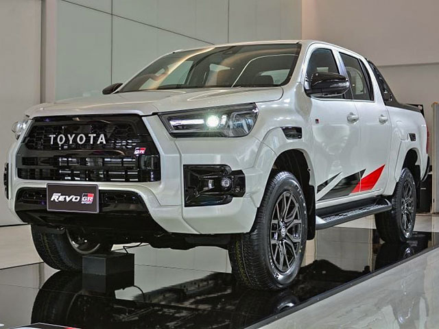 Toyota Hilux bản thể thao GR Sport ra mắt, liệu có về Việt Nam