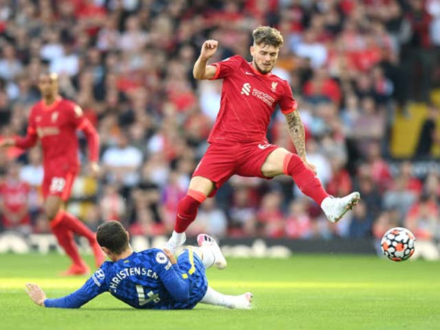 Video Liverpool - Chelsea: Tuyệt phẩm đánh đầu, bước ngoặt thẻ đỏ (Vòng 3 Ngoại hạng Anh)