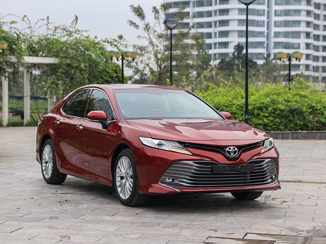 Đại lý giảm giá 40 triệu đồng cho cả hai phiên bản Toyota Camry