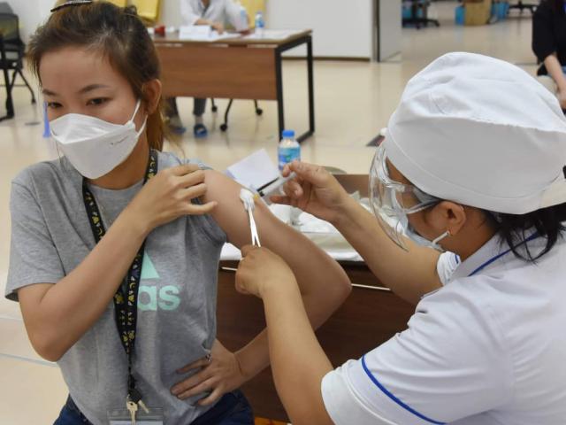 Lần đầu tiên Hà Nội tiêm vắc-xin phòng COVID-19 được gần 270.000 mũi/ngày