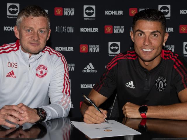 Ronaldo gây áp lực Solskjaer trận ra mắt MU, quả quyết 40 tuổi vẫn đá tốt