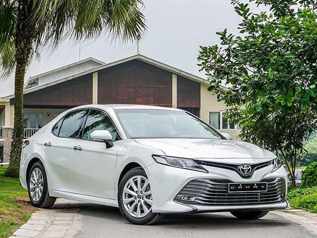 Giá xe Toyota Camry lăn bánh tháng 9/2021