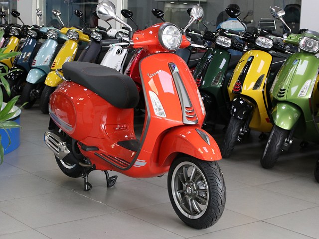 Bảng giá xe ga Vespa Primavera mới nhất trong tháng 9/2021