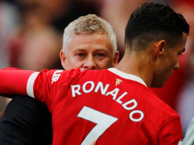 HLV Solskjaer cảnh báo Ronaldo dù ra mắt như mơ, cựu “số 7” MU khen hết lời