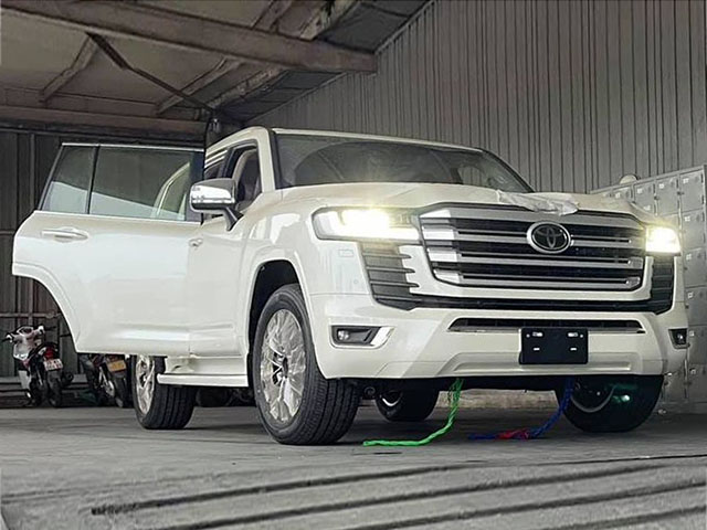 Toyota Land Cruiser 2022 phiên bản 70th Anniversary đầu tiên về Việt Nam