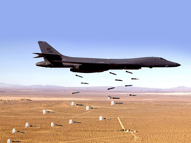 Oanh tạc cơ có thể ”vác” hàng chục tấn vũ khí phóng hơn nghìn km/h