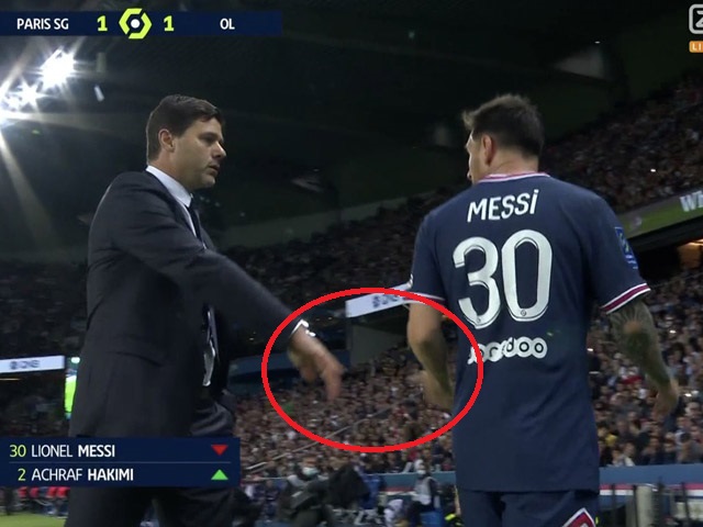 Messi đối mặt hóa ”chân gỗ”, từ chối bắt tay HLV Pochettino khi bị thay ra sân