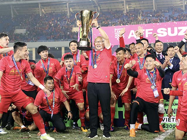 ĐT Việt Nam vào bảng “tử thần” AFF Cup, trung vệ ”trăm năm có một” lo thầy Park gặp khó