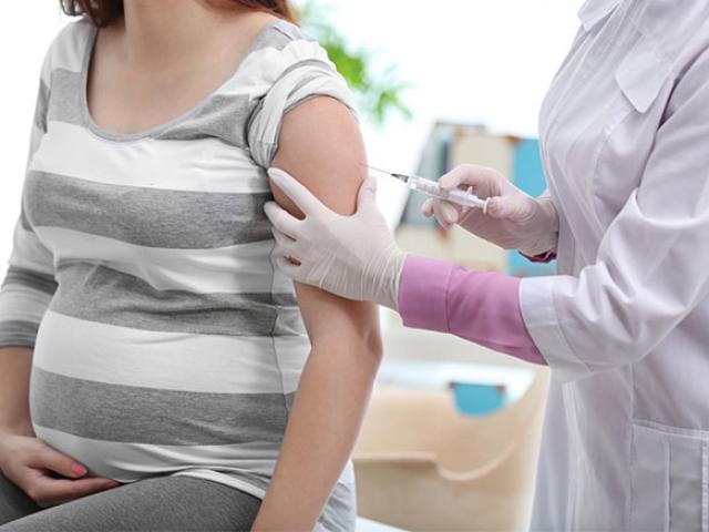 Bộ Y tế yêu cầu khẩn trương tiêm vắc-xin COVID-19 cho phụ nữ có thai