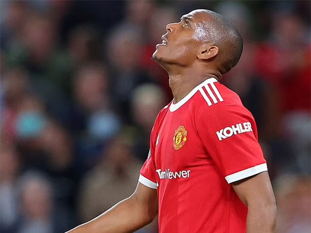 Martial 14 trận liên tiếp không ghi bàn, fan tố là kẻ ”ăn trộm tiền” của MU