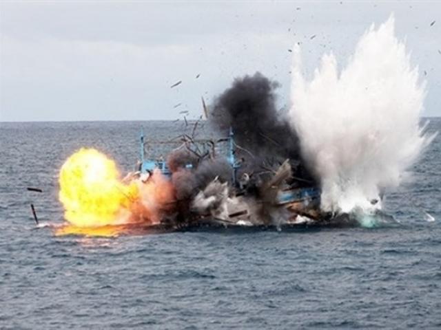 Tàu cá tại Lý Sơn phát nổ, 14 người thương vong