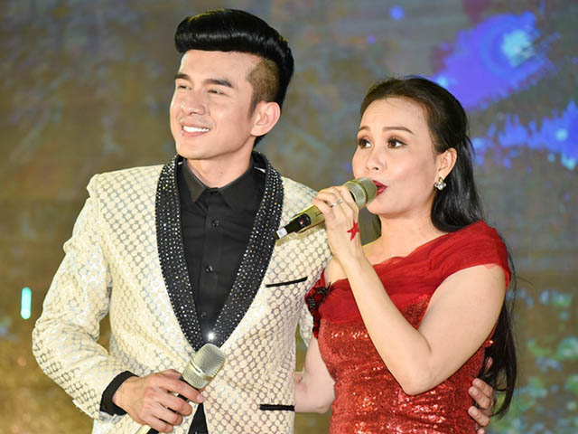 ”Cặp song ca vàng” Đan Trường - Cẩm Ly hội ngộ sau 20 năm