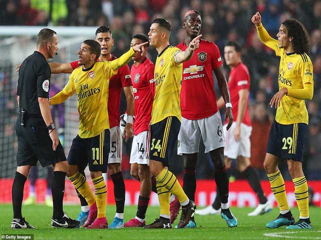 Cay đắng MU 7 vòng đã kém Liverpool 12 điểm, Solskjaer phải lo trụ hạng