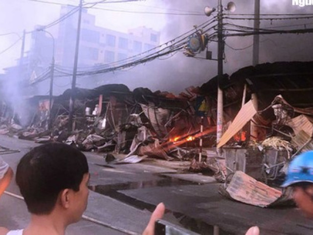 Cháy chợ Còng ở Thanh Hóa, 260 ki-ốt bị thiêu rụi, thiệt hại tiền tỉ