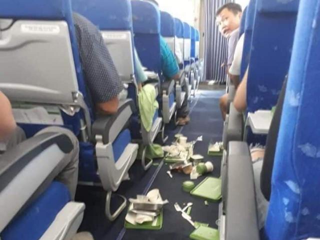 Bamboo Airways nói gì về vụ máy bay từ TP.HCM ra Hà Nội rung lắc, đồ ăn rơi tung tóe?